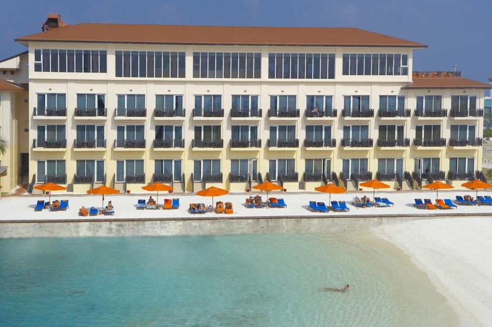 HULHULE ISLAND HOTEL 4/55
