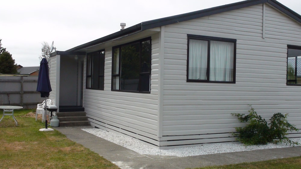 Birchwood Cottages 9/66