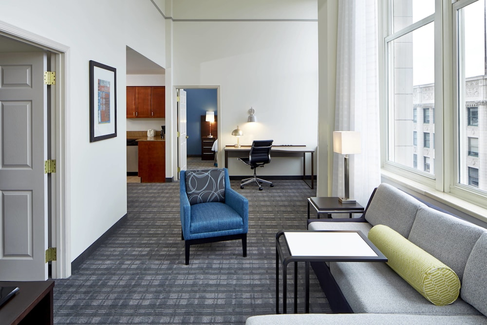 Residence Inn Milwaukee Downtown by Marriott 33/54