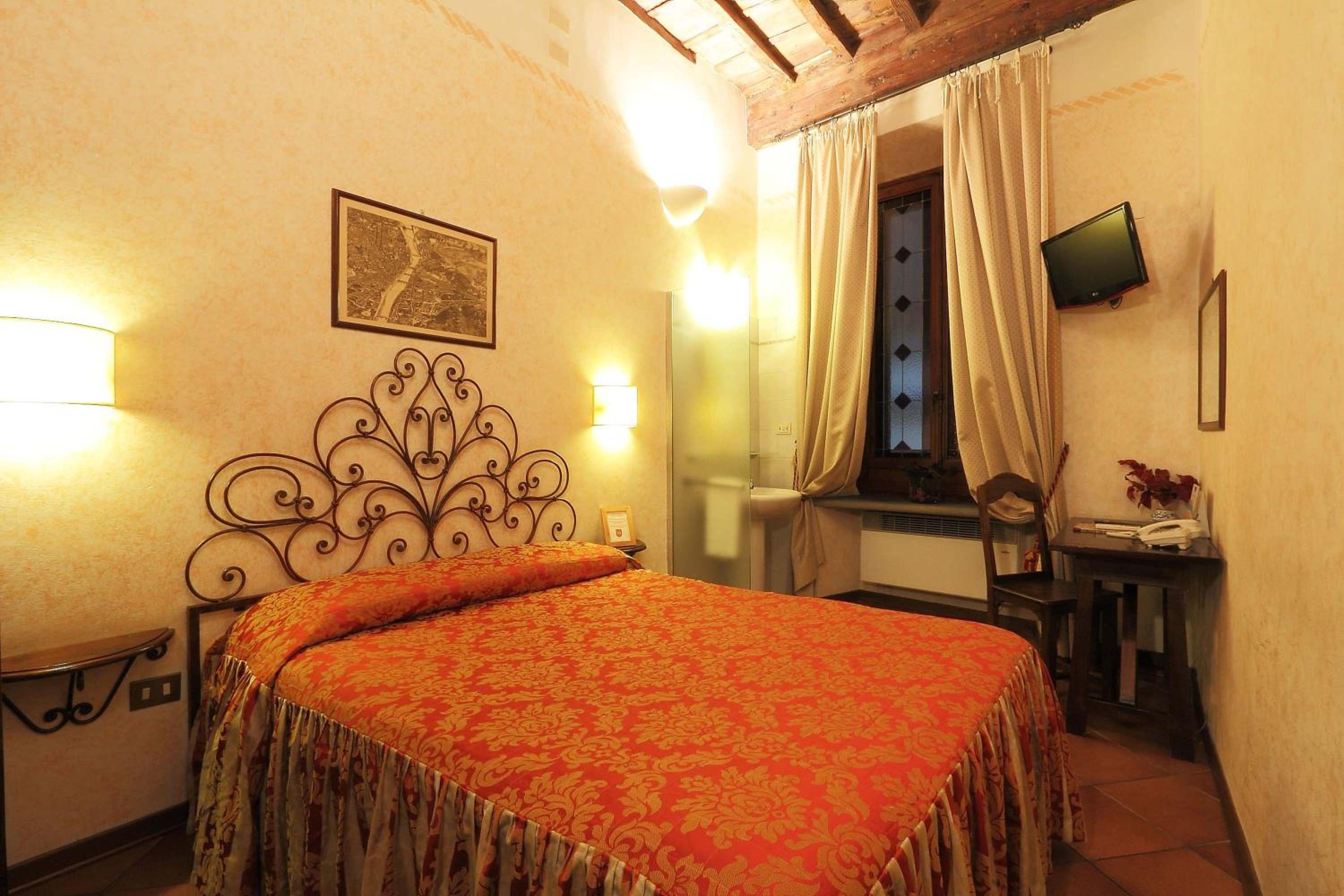 Room, Double Bed, External Bathroom, Small