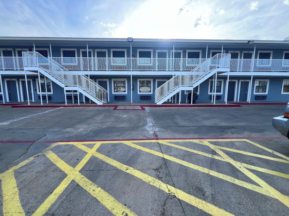 Hwy 59 Motel 27/36