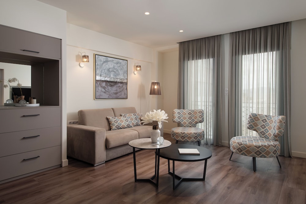 Urban Nest Suites and Apartments 50/75