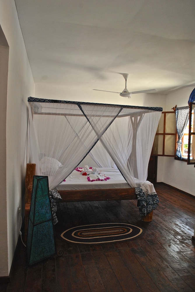 Sea View Lodge Boutique Hotel 15/76