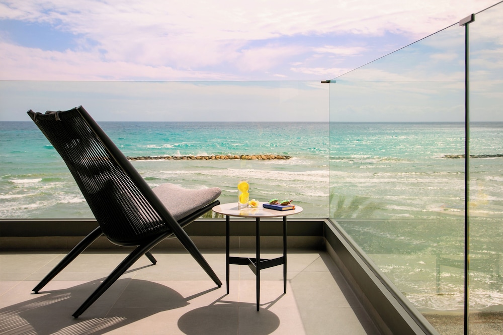Mercure Larnaca Beach Resort 32/39