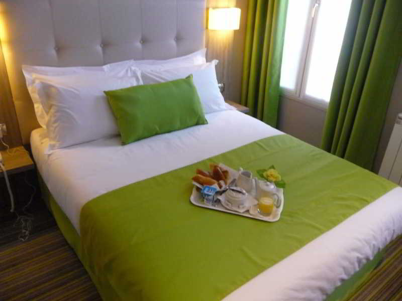 Hotel Clemence 24/36