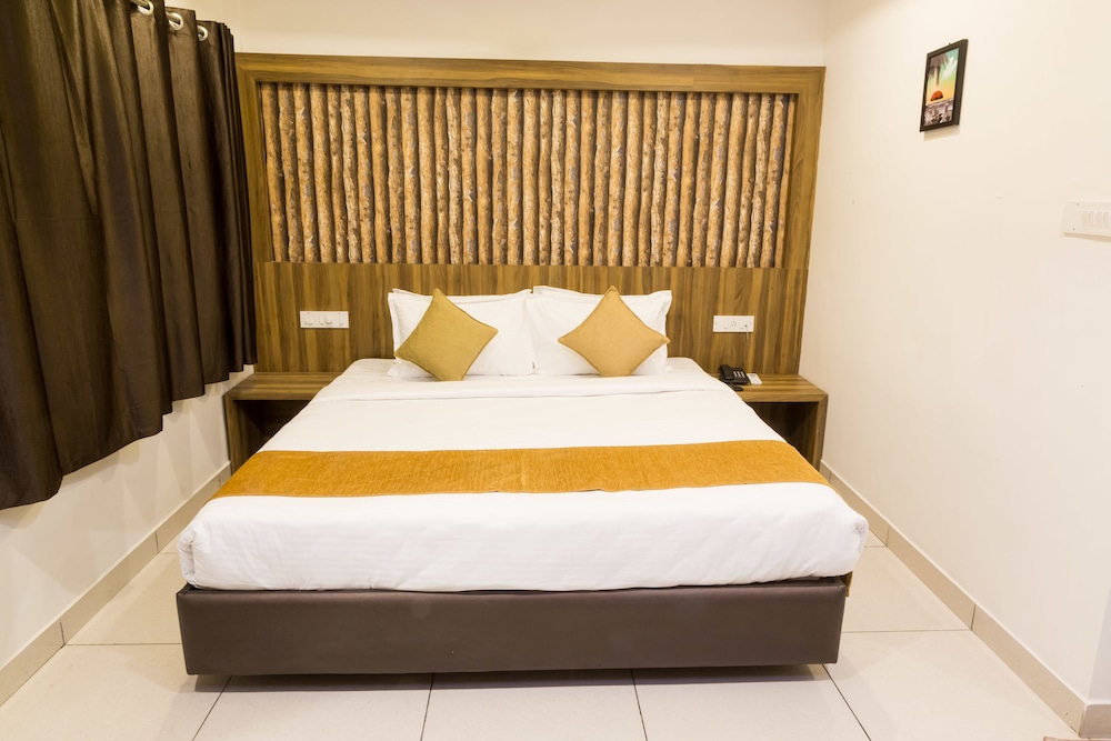The Porch Inn Hotel & Service Apartments 25/50