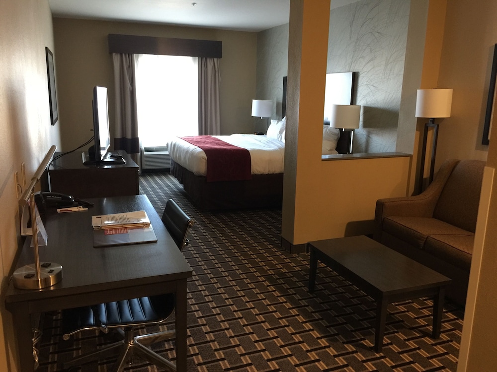 Comfort Suites Uniontown, PA 33/44