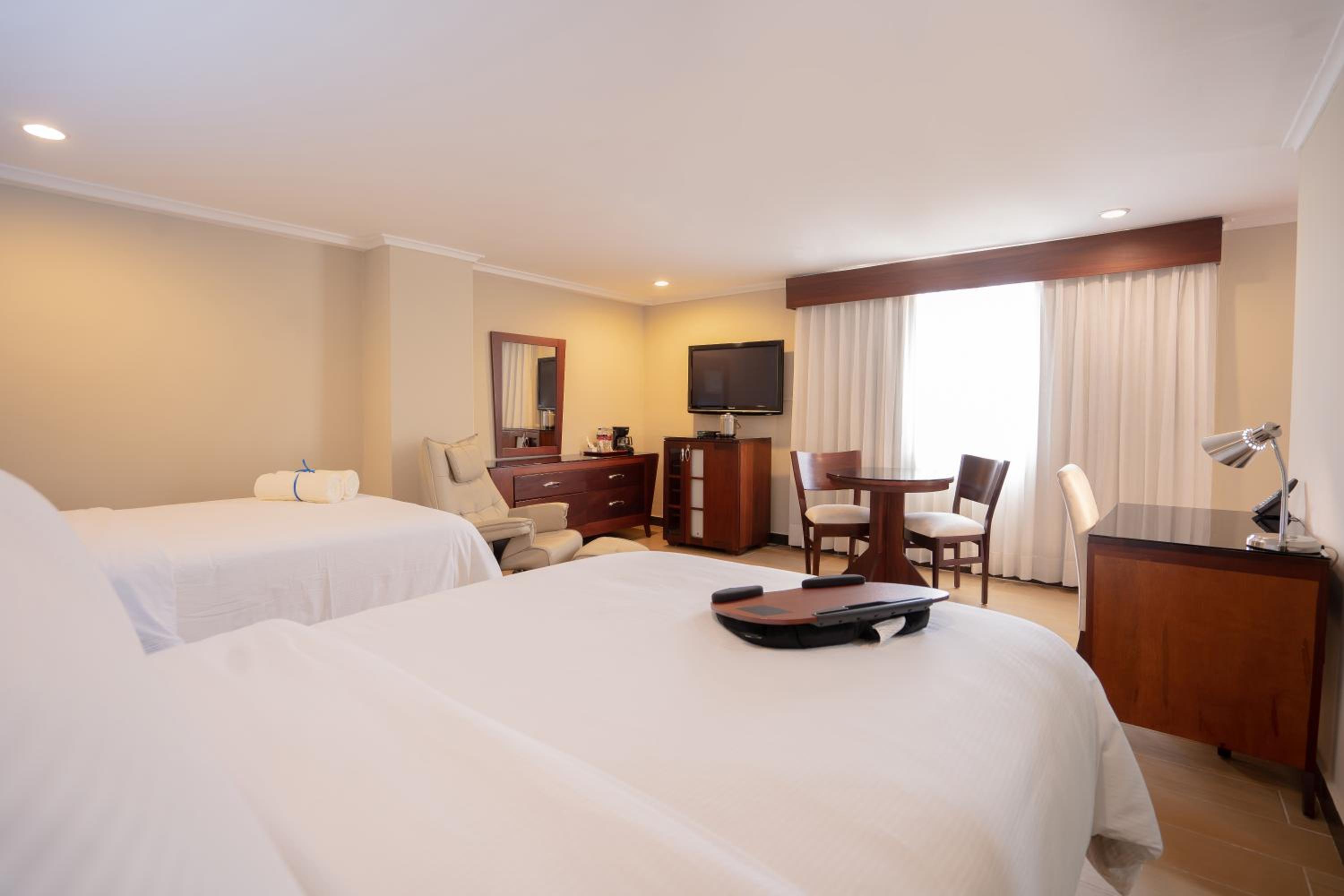 Imperial Club, 2 Beds, Hodelpa Gran Almirante Hotel & Casino 3/4