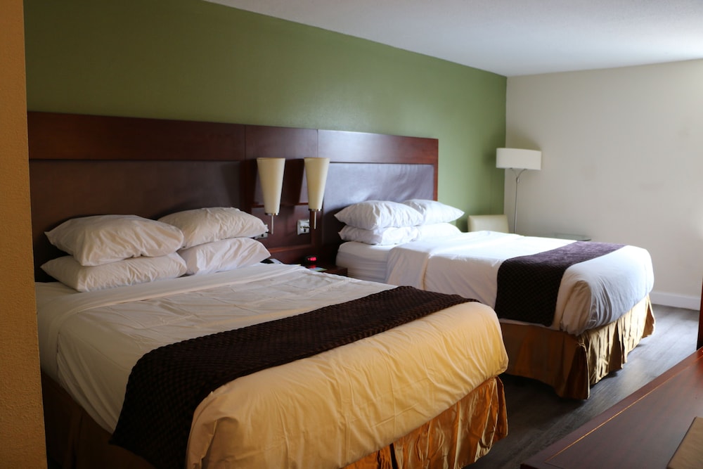 Days Inn Suites By Wyndham Rocky Mount Golden East 27/56