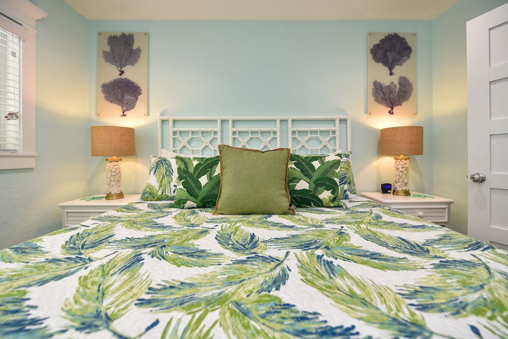 Tropical Breeze Resort 10/77