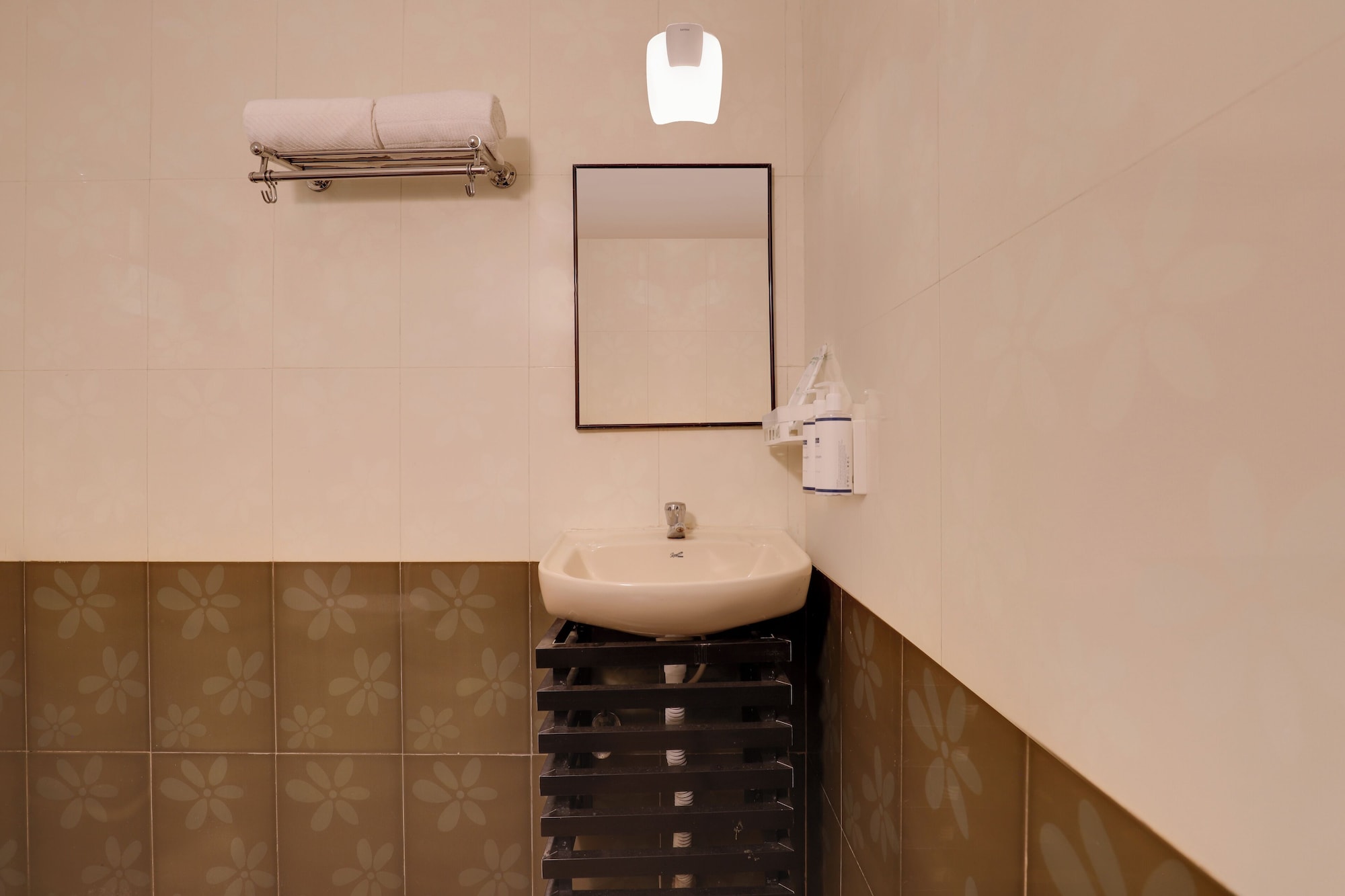 Deluxe, Queen Bed, Keys Lite by Lemon Tree Hotels Sylvan Dapoli 5/5