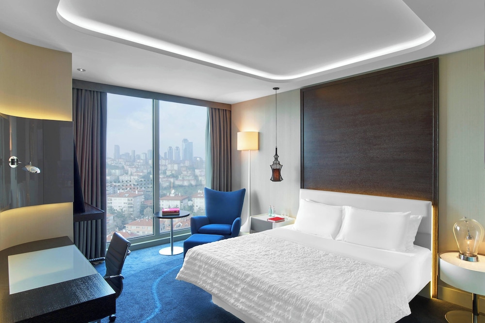 Guest Room, Deluxe, King Bed, City View