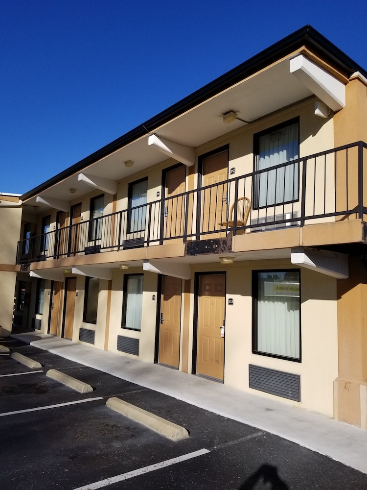 Drakes Creek Inn 6/56