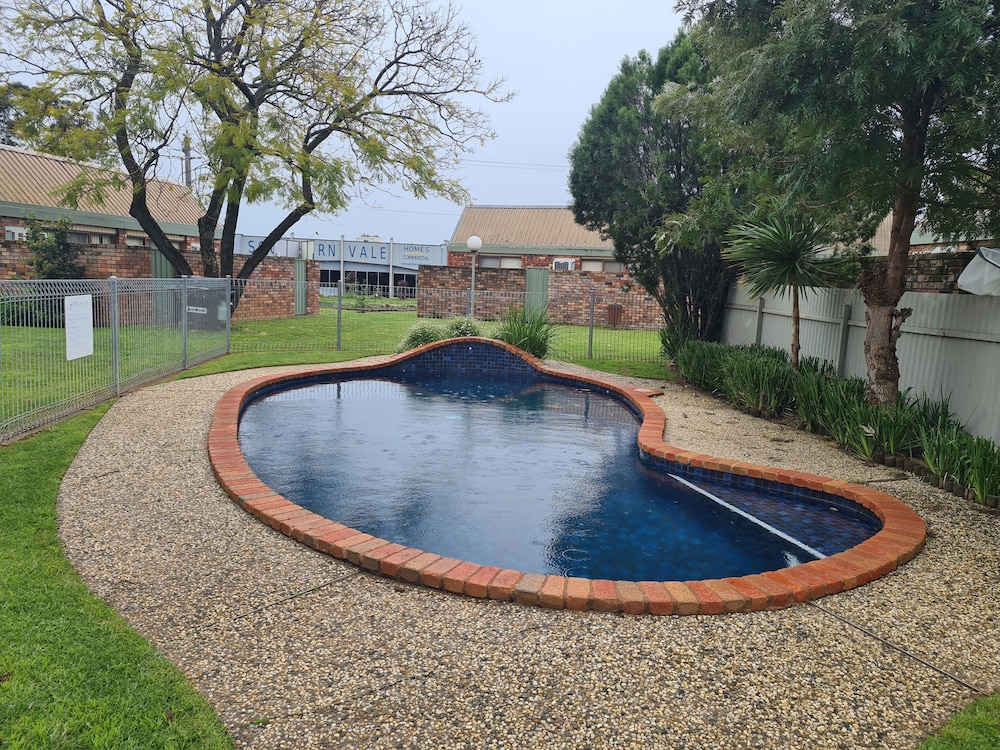 Belvoir Village Motel Apartments 46/57