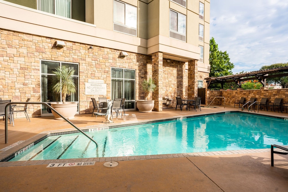 Fairfield Inn Suites San Antonio Downtown Alamo Plaza 4/50