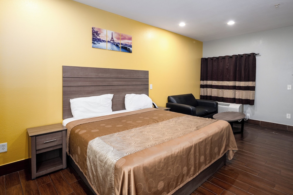Moonlight Suites 30/65