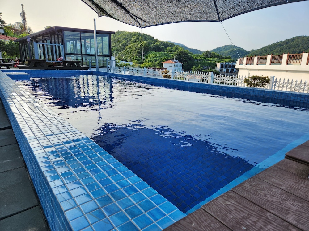 Sun And Moon Pension 31/50