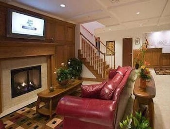 Grand Hotel (ex. Howard Johnson Spring City) 7/10