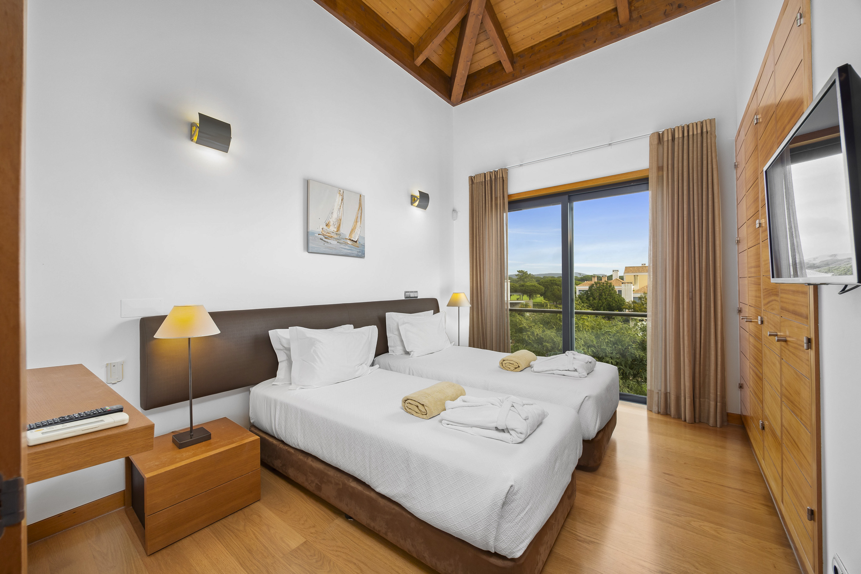 2 Bedrooms, Apartment