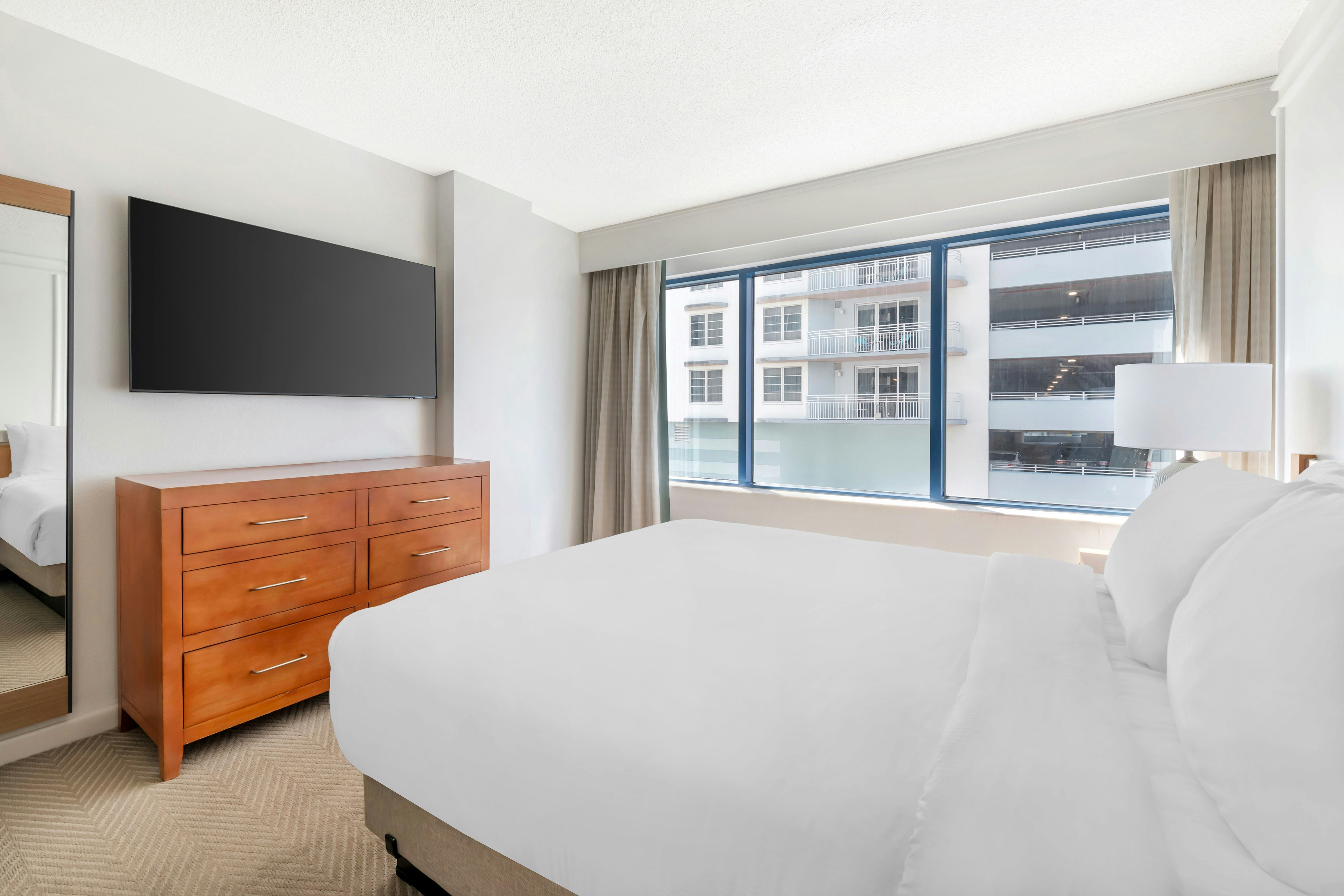 STUDIO, QUEEN BED
