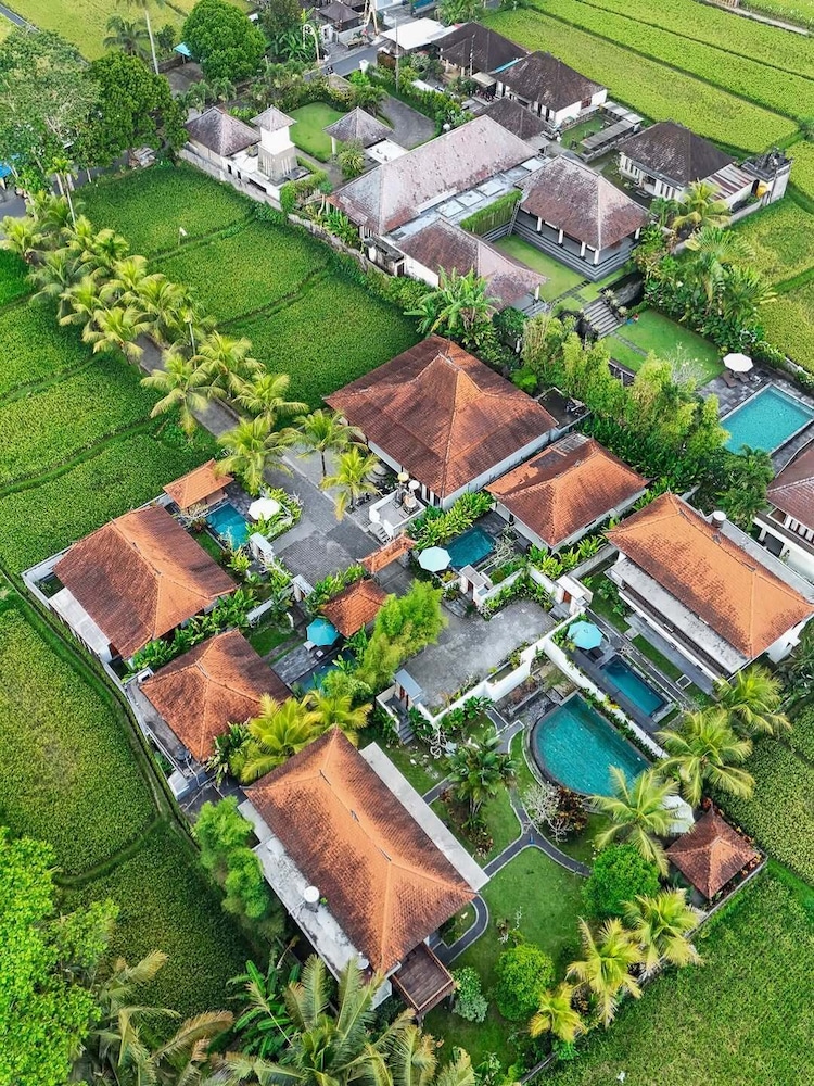 Meng Bengil Villa 65/69