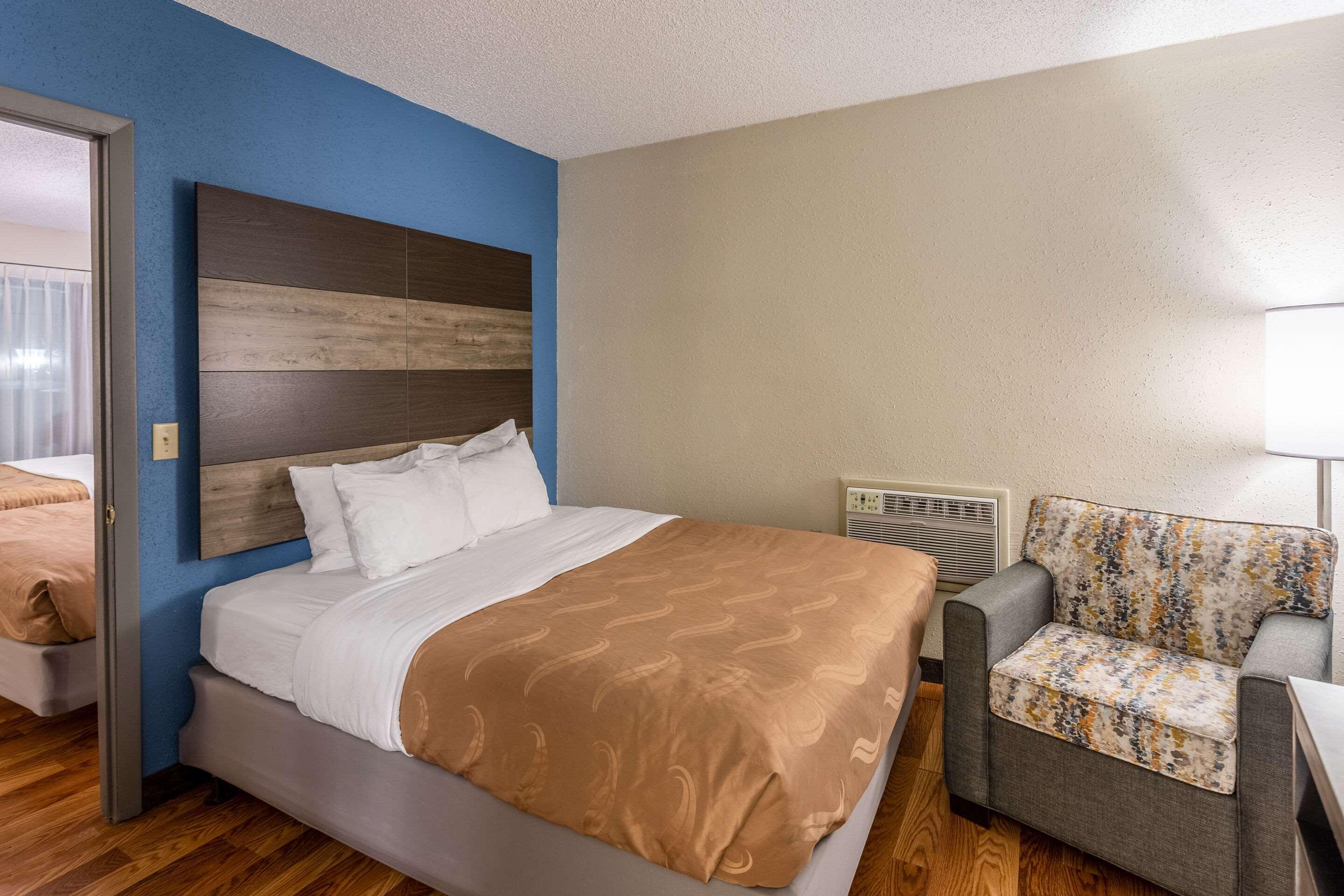 SUITE, 3 QUEEN BEDS