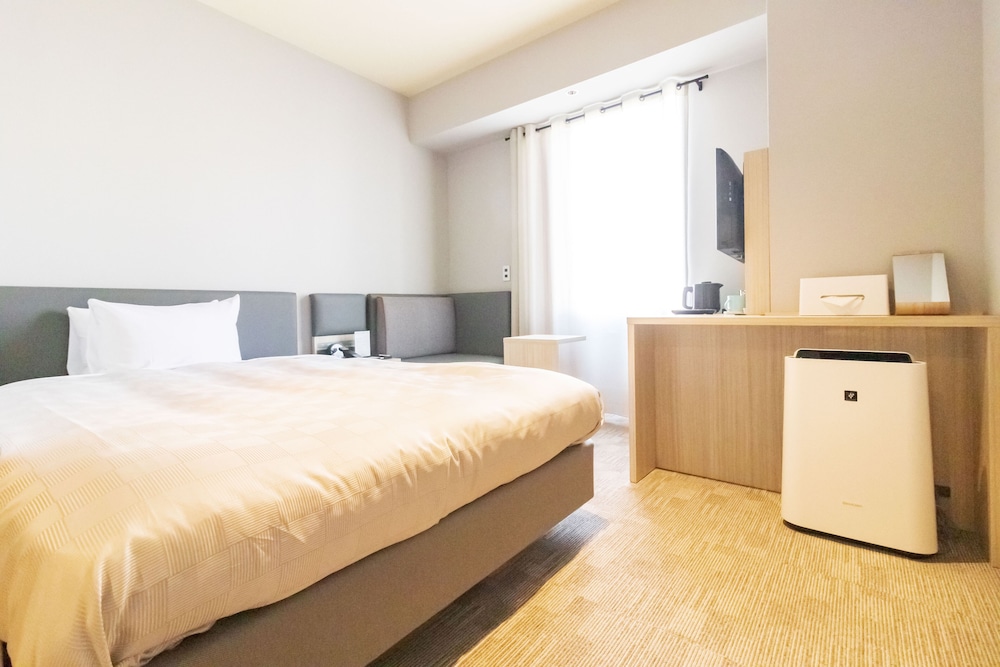 ROOM, SINGLE