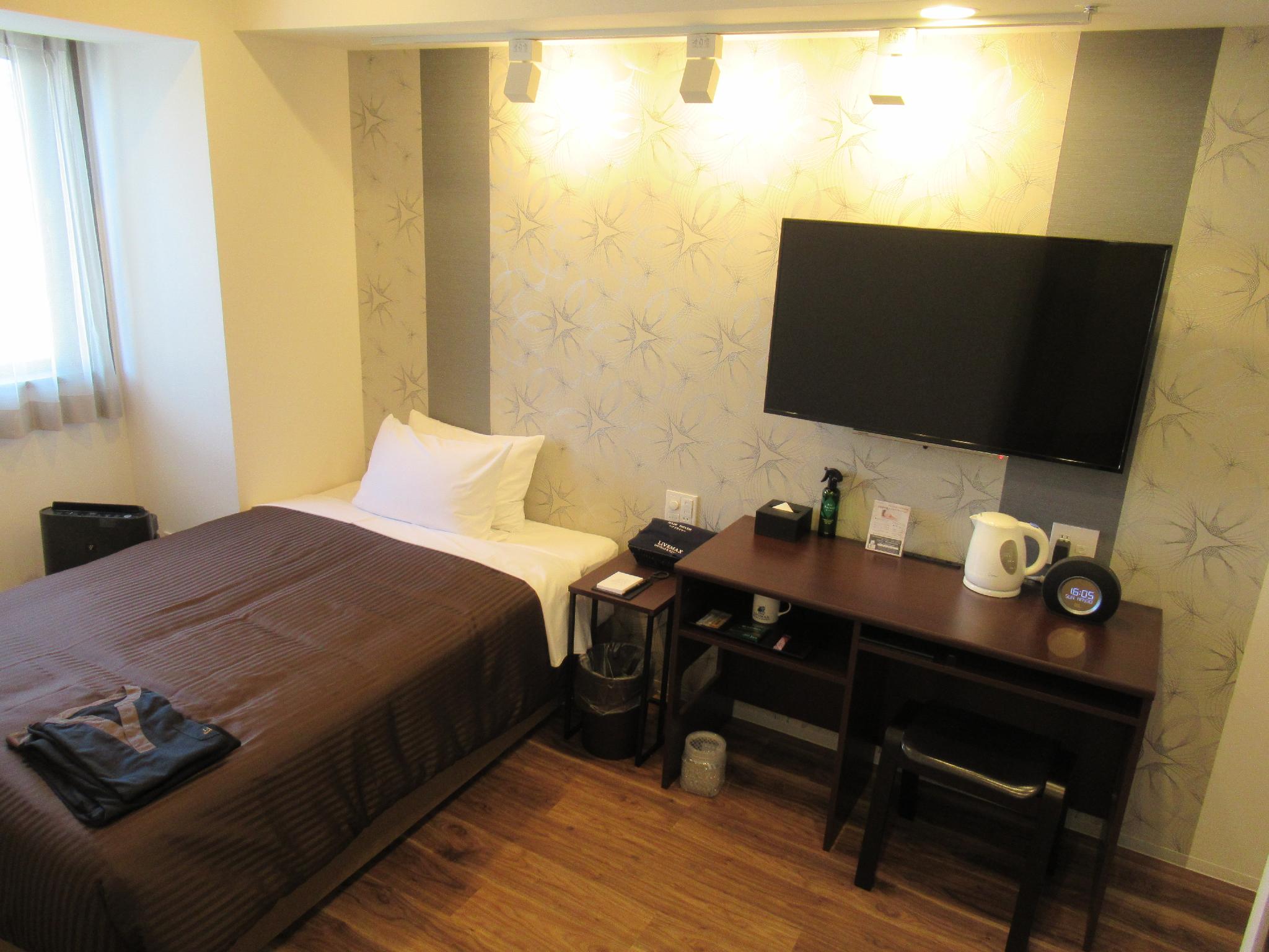 Semi Room, Luxury, Single, Semi Double Bed, Smoking