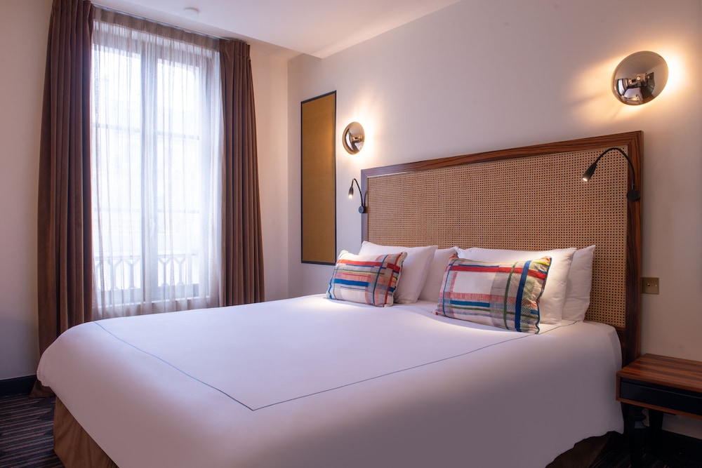 BOURGEOISE, DOUBLE BED
