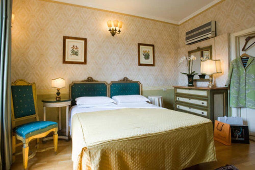 Hotel Hermitage 12/63
