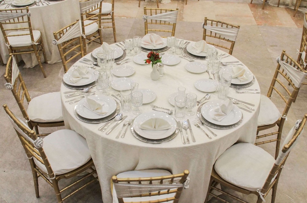 Radisson Hotel & Convention Center Toluca 35/50