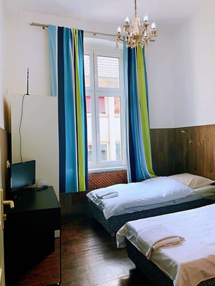 Hotel Tempelhof City Messe Arena 7/28