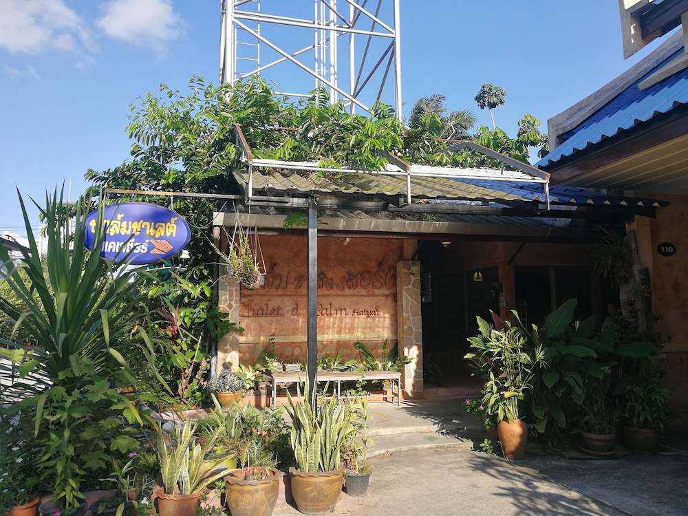 Palm Chalet Resort 3/50