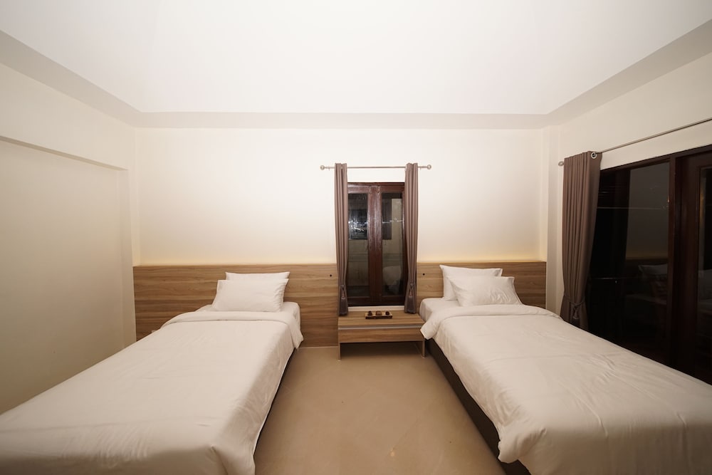DELUXE, TWIN BEDS, BALCONY