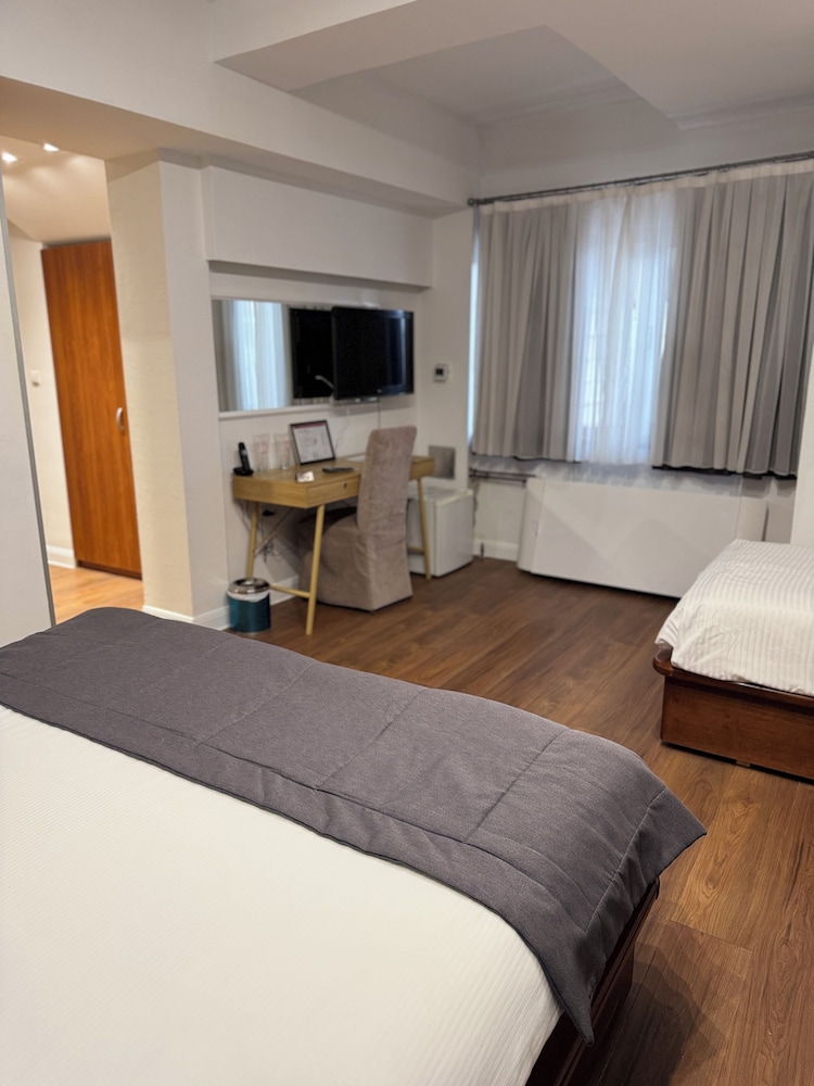Astra Hotel 12/50