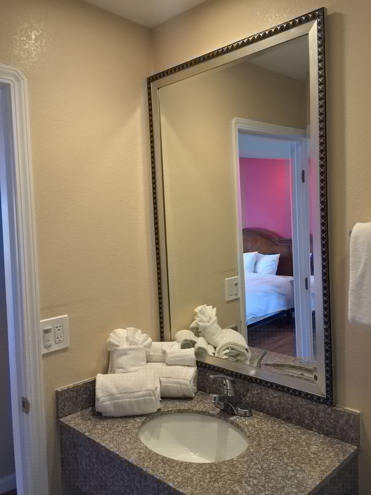 Surf City Inn And Suites 25/50