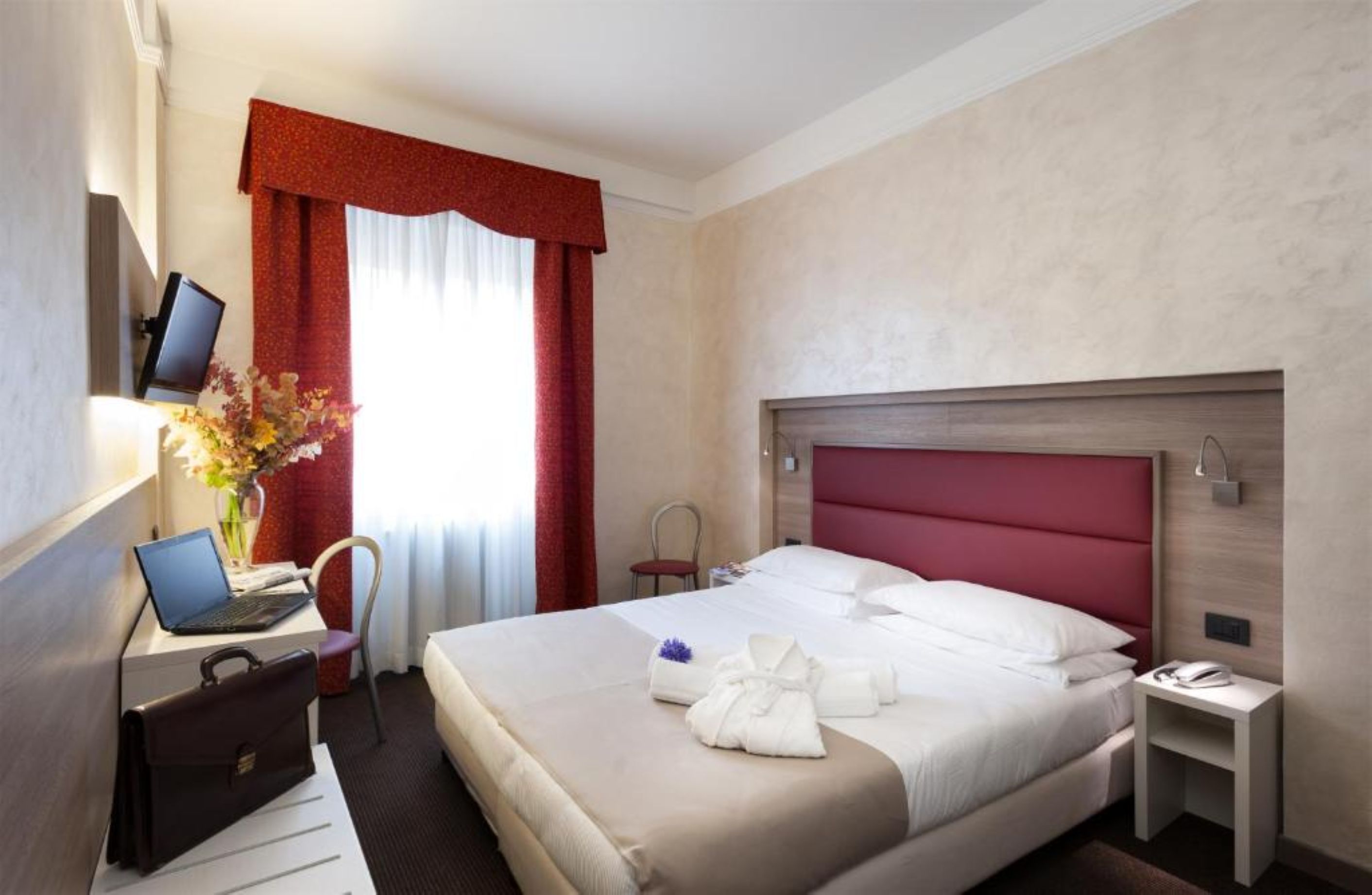 Room, Triple