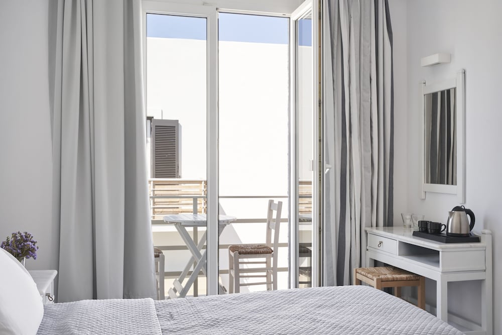 Polos Hotel Paros 44/90