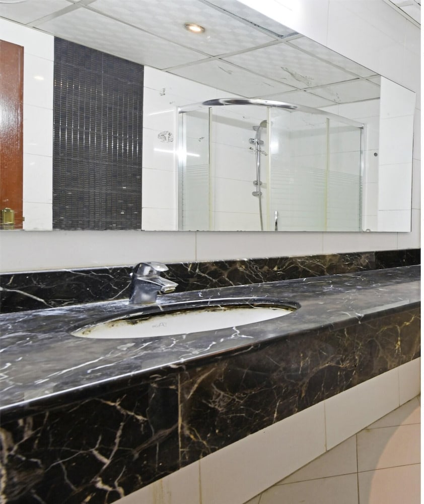 OYO 118 Revira Hotel 49/61
