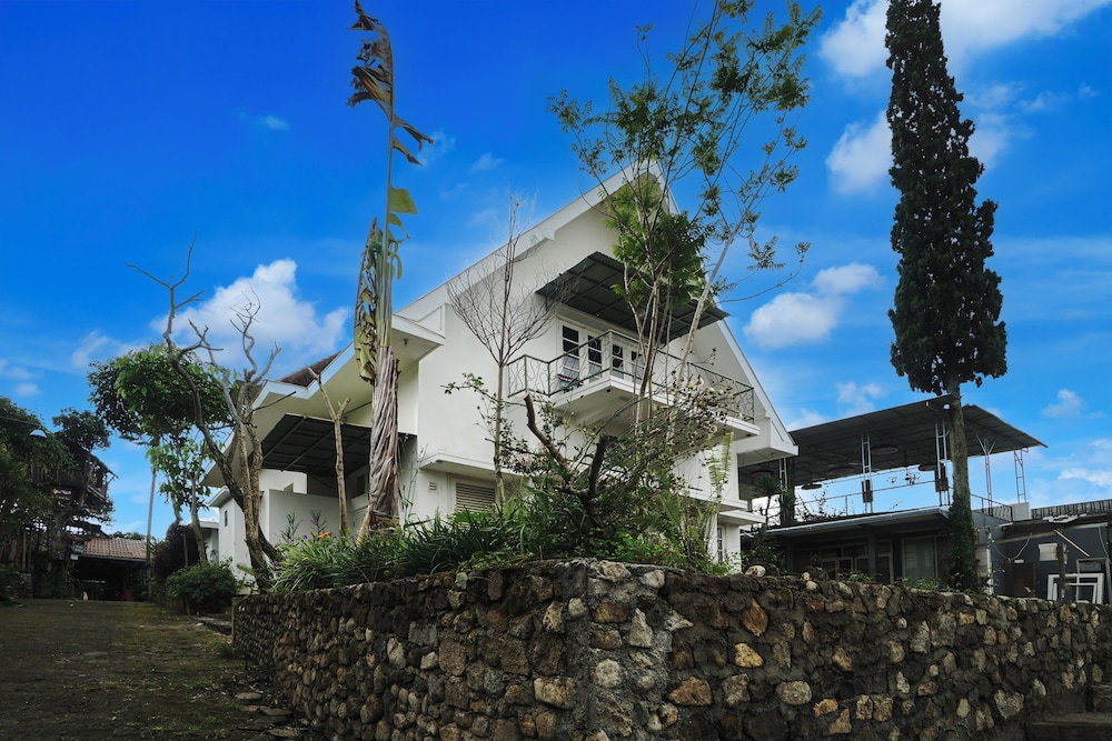 Hotel O near Alun Alun formerly Embun Pagi Hotel & Villa Resort 33/41