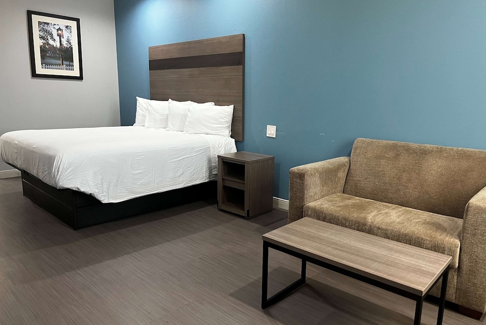 Baymont by Wyndham Freeport Texas 28/50