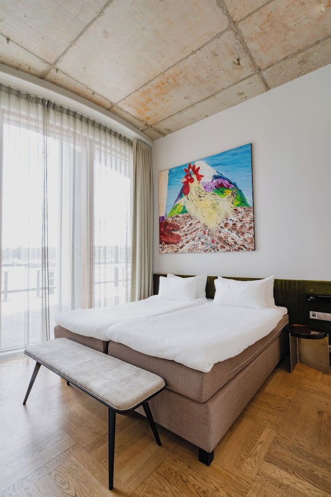 JUNIOR SUITE, SINGLE BED, LAKE VIEW