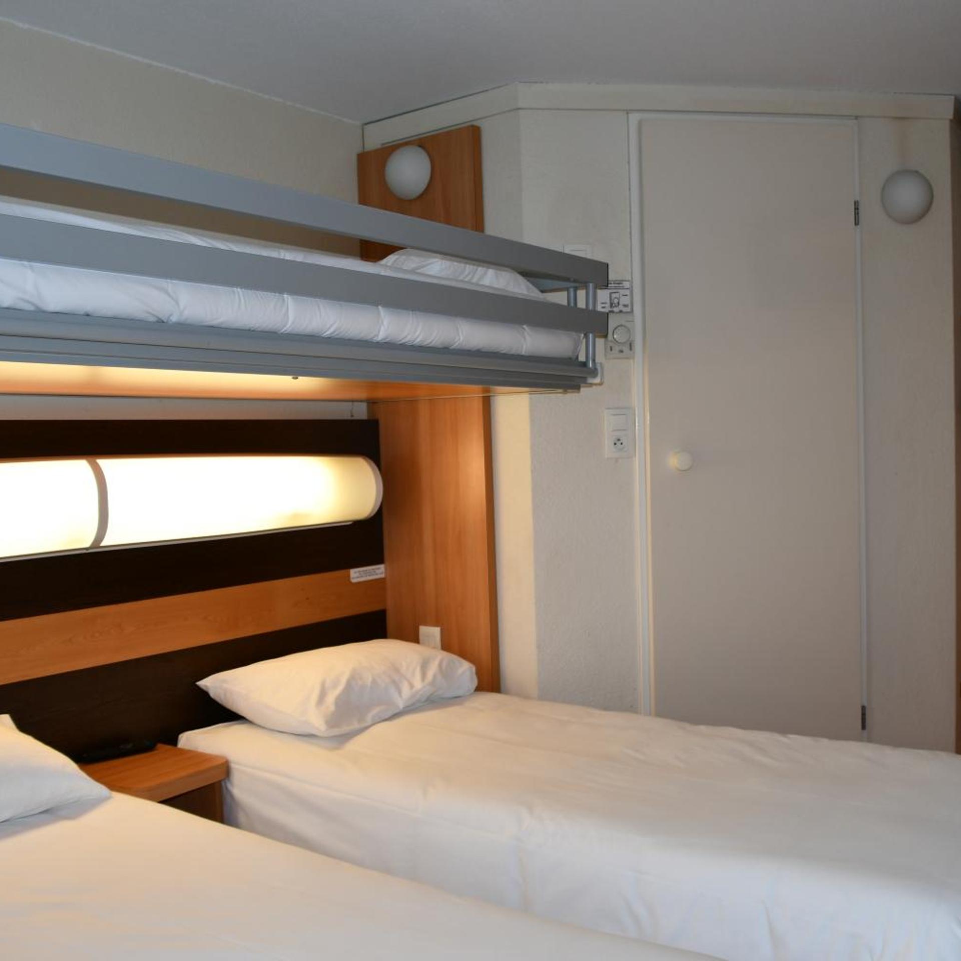 Room, Triple