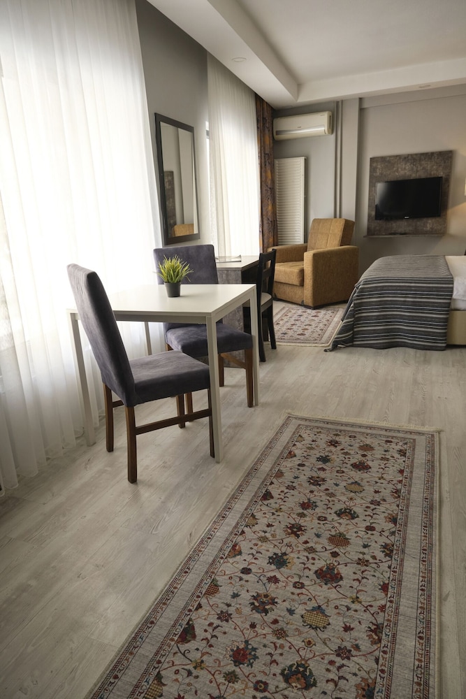 The Breeze Hotel 46/60