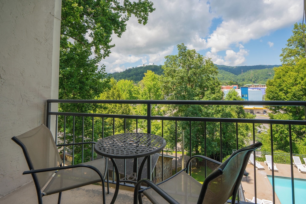 Laurel Inn Condominium 35/50