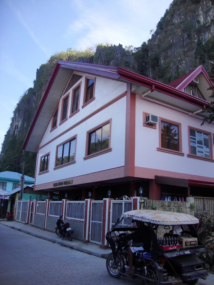 Lolo Oyong Pension House 2/39
