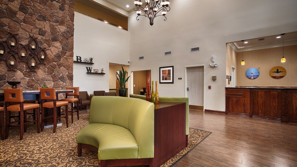 Best Western Plus Hobby Airport Inn and Suites 33/58