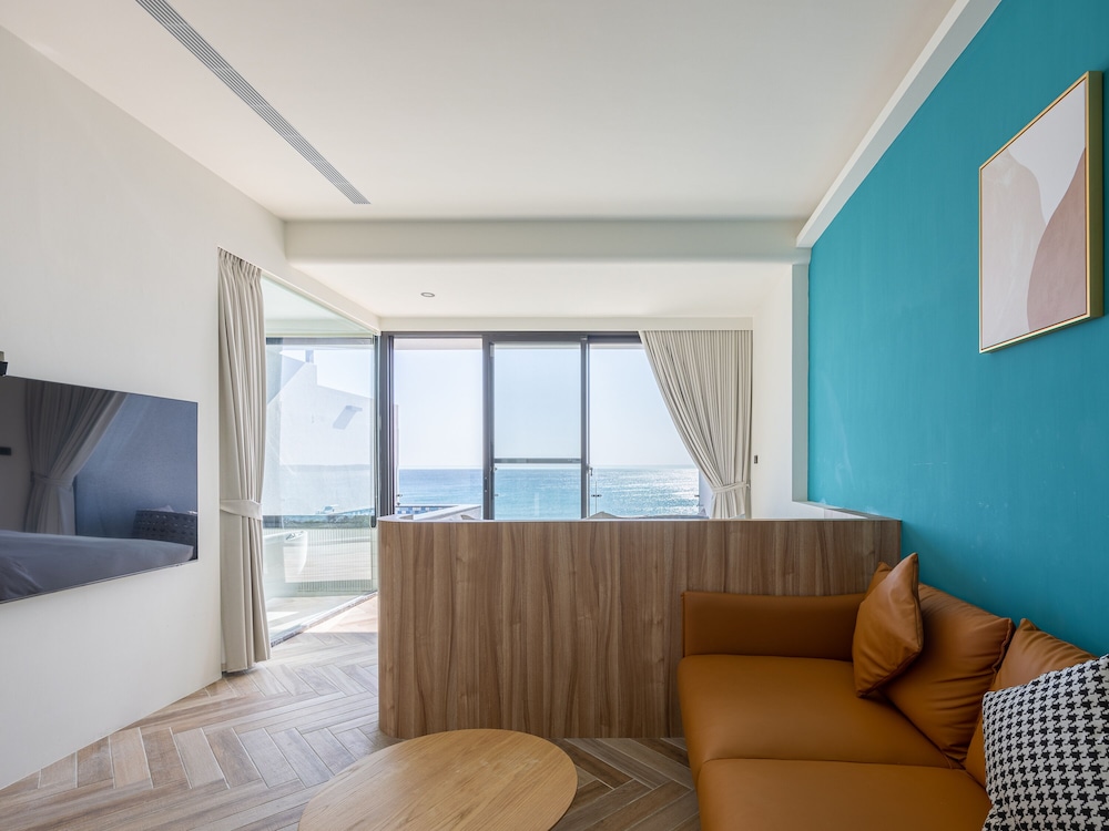 Seawall Inn 26/50