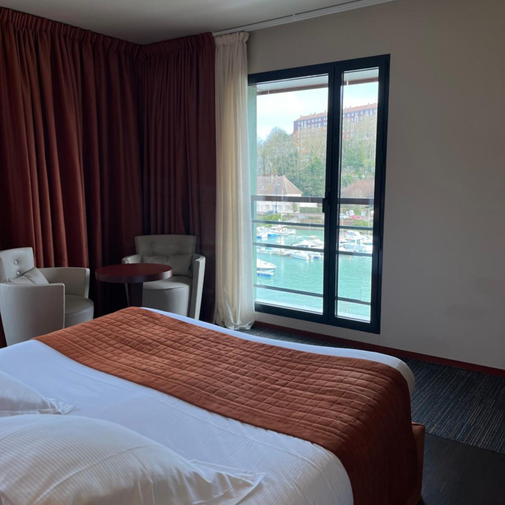 غرفة بريميوم بسرير مزدوج، Hotel Du Casino 3/5