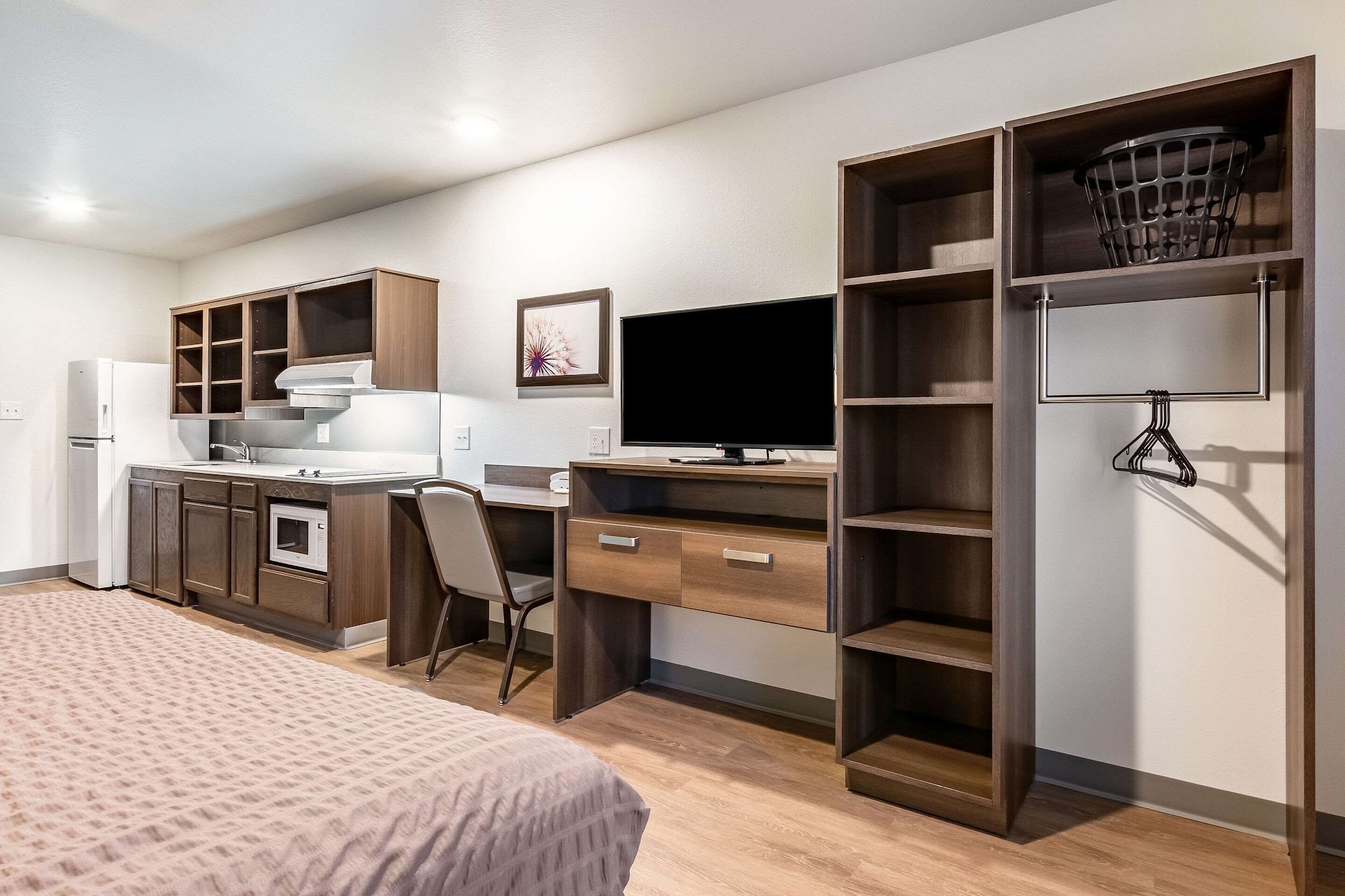 ROOM, QUEEN BED, ACCESSIBLE